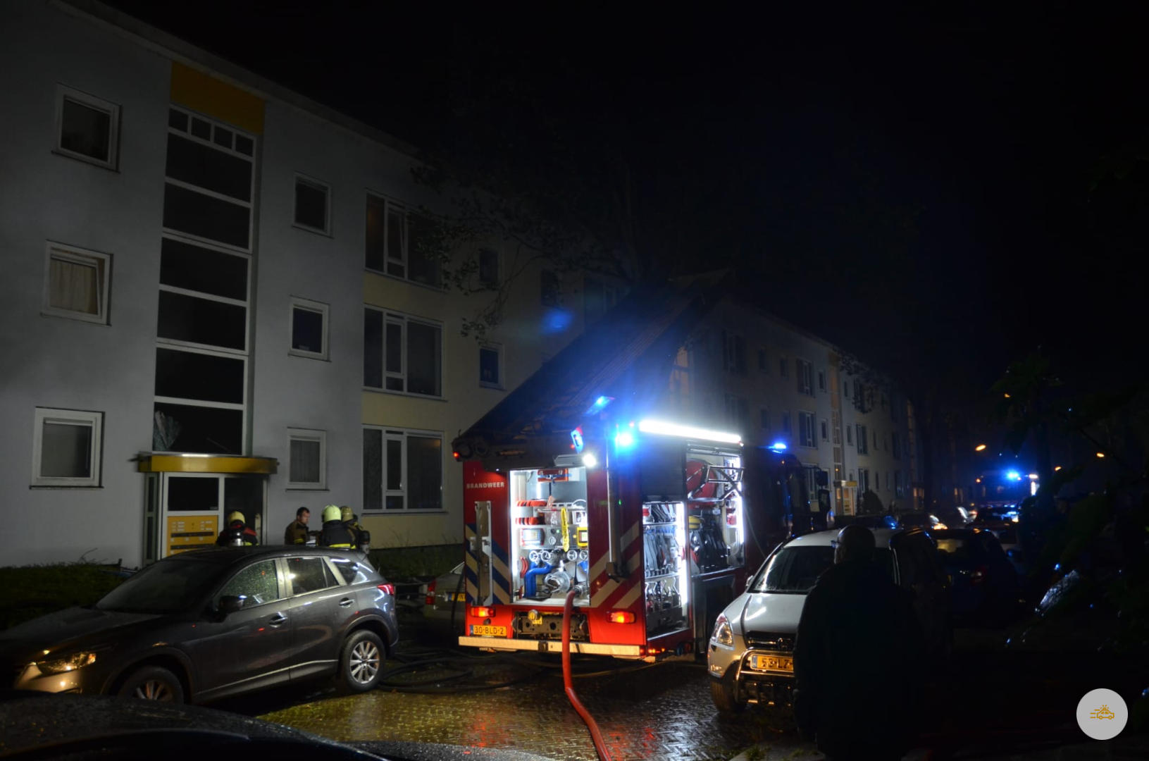 Grote brand in Portiekflat