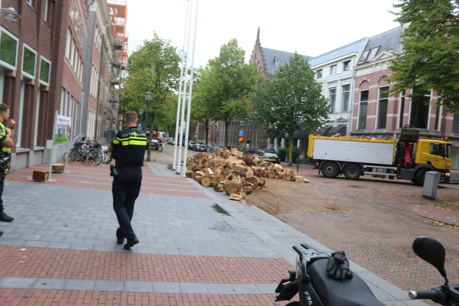 Tweebaksmarkt afgesloten door protest